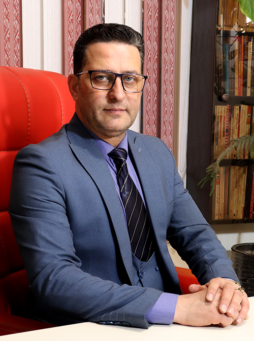 بازی درمانی, روانشناسی کودک, بازی‌های آزاد, بازی‌های هدایت‌شده, بازی‌های گروهی, بازی‌های فردی, بازی‌های حسی, بازی‌های نمایشی, بازی‌های تقلیدی, ایفای نقش, داستان‌سرایی, تصویرسازی, هنر درمانی, بازی درمانی شناختی-رفتاری, ابراز احساسات, تنظیم هیجان, مهارت‌های اجتماعی, خلاقیت, ارتباط غیرکلامی, تکنیک‌های بازی درمانی, مداخلات بازی درمانی, دکتر احمد اخوان عطار, دکتر سایناز مودت, مرکز بازی درمانی مهر, بازی درمانگر, بازی درمانی شرق تهران,
